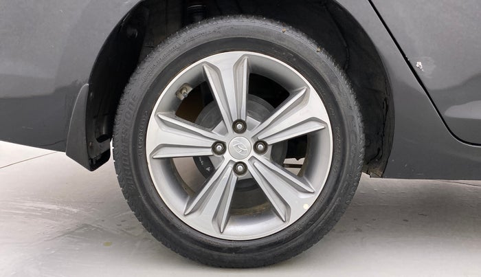 2017 Hyundai Verna 1.6 VTVT SX, Petrol, Manual, 50,151 km, Right Rear Wheel
