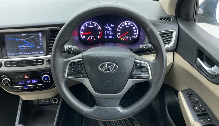 2017 Hyundai Verna 1.6 VTVT SX, Petrol, Manual, 50,151 km, Steering Wheel Close Up