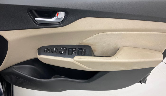 2017 Hyundai Verna 1.6 VTVT SX, Petrol, Manual, 50,151 km, Driver Side Door Panels Control