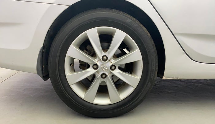 2012 Hyundai Verna FLUIDIC 1.6 VTVT SX, Petrol, Manual, 80,983 km, Right Rear Wheel