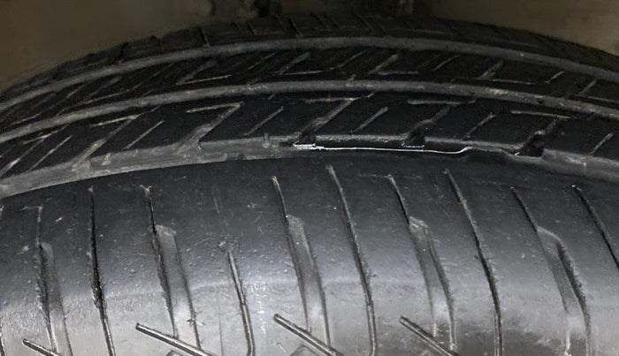 2014 Maruti Wagon R 1.0 VXI, Petrol, Manual, 54,168 km, Right Front Tyre Tread