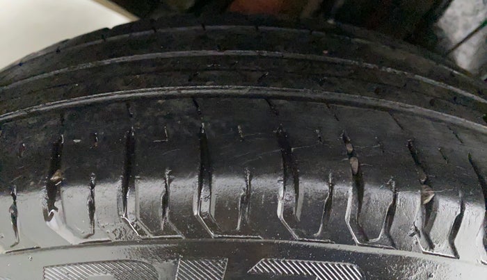 2017 Maruti Dzire VXI AMT, Petrol, Automatic, 32,006 km, Right Rear Tyre Tread
