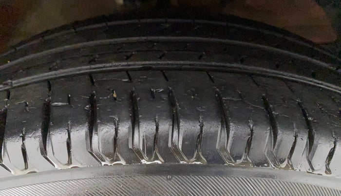 2017 Maruti Dzire VXI AMT, Petrol, Automatic, 32,006 km, Left Front Tyre Tread