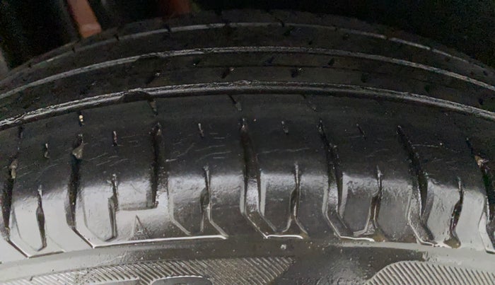 2017 Maruti Dzire VXI AMT, Petrol, Automatic, 32,006 km, Right Front Tyre Tread
