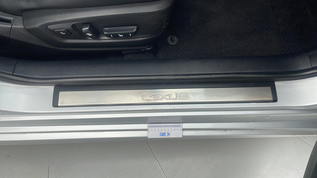 Door Sills Front RHS Scratch