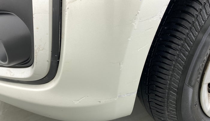 2017 Maruti Swift LXI (O), Petrol, Manual, 43,904 km, Front bumper - Minor scratches