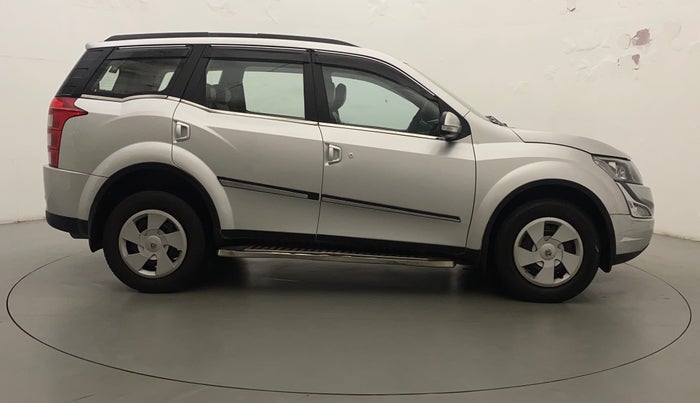 2017 Mahindra XUV500 W6 AT, Diesel, Automatic, 63,143 km, Right Side
