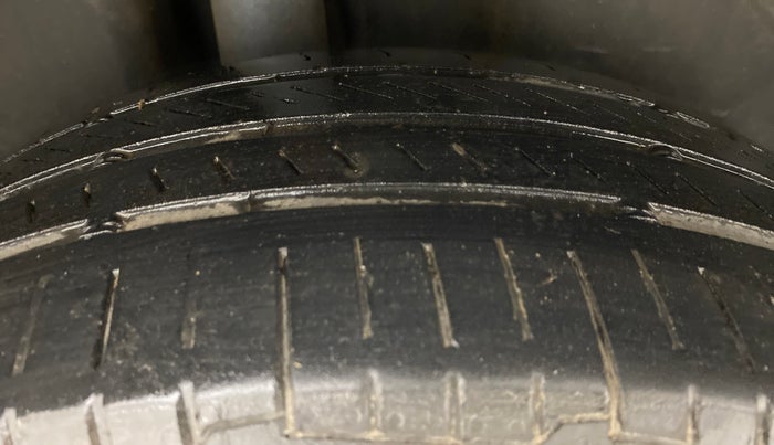 2017 Volkswagen Vento HIGHLINE PLUS TDI MT, Diesel, Manual, 77,063 km, Right Rear Tyre Tread