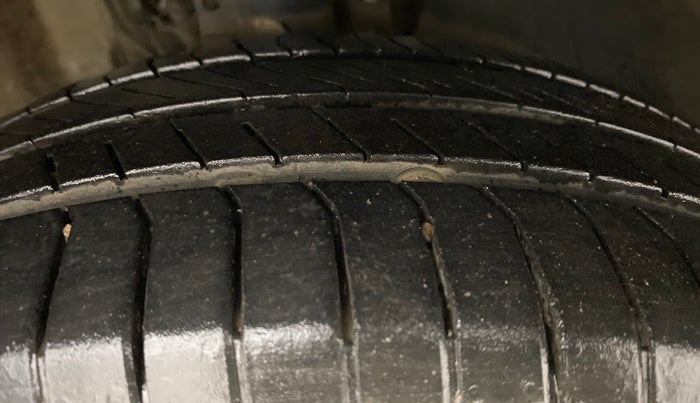 2017 Volkswagen Vento HIGHLINE PLUS TDI MT, Diesel, Manual, 77,063 km, Right Front Tyre Tread