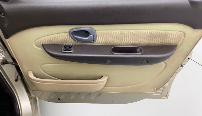 2011 Hyundai Santro Xing GL PLUS, Petrol, Manual, 1,00,954 km, Driver Side Door Panels Control