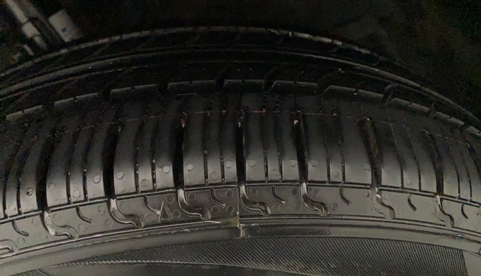 2014 Maruti Swift Dzire ZDI, Diesel, Manual, 11,144 km, Left Front Tyre Tread