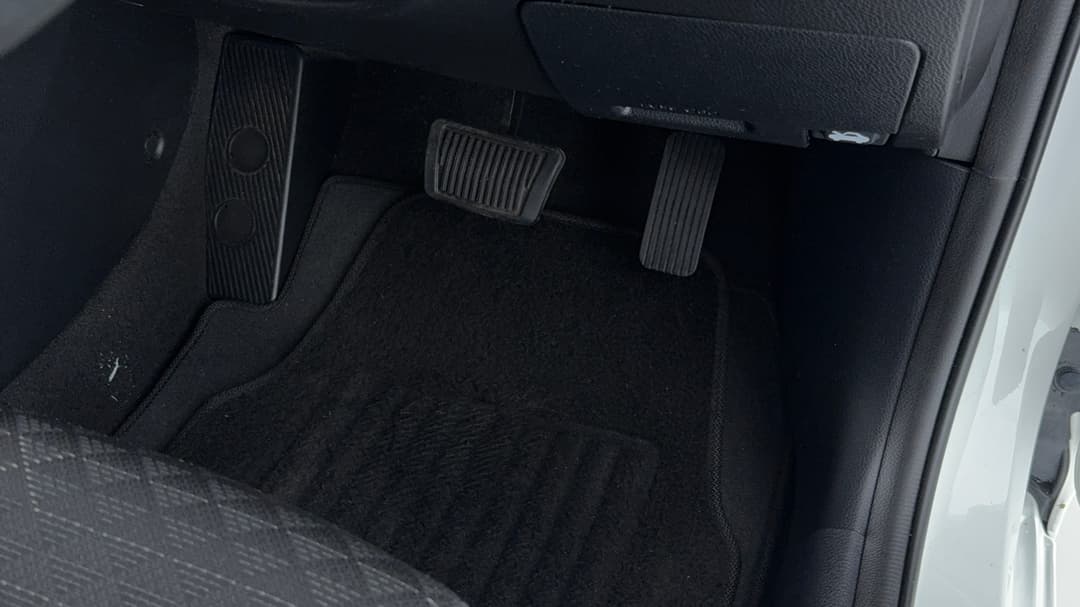 2020 Kia Rio S, Automatic, 30604 km, Pedals and Footmat