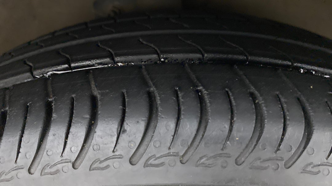 Right Front Tyre Tread