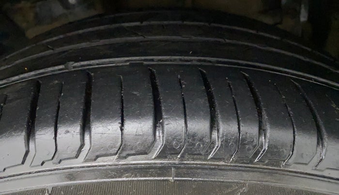 2017 Maruti S Cross ZETA SHVS, Diesel, Manual, 60,856 km, Right Rear Tyre Tread