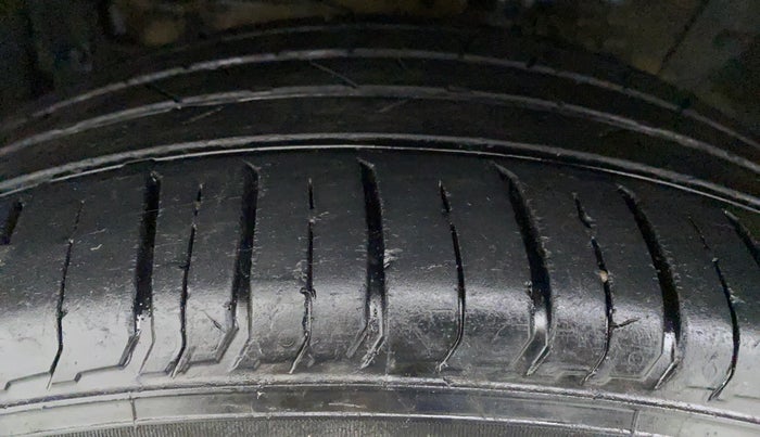 2017 Maruti S Cross ZETA SHVS, Diesel, Manual, 60,856 km, Left Front Tyre Tread