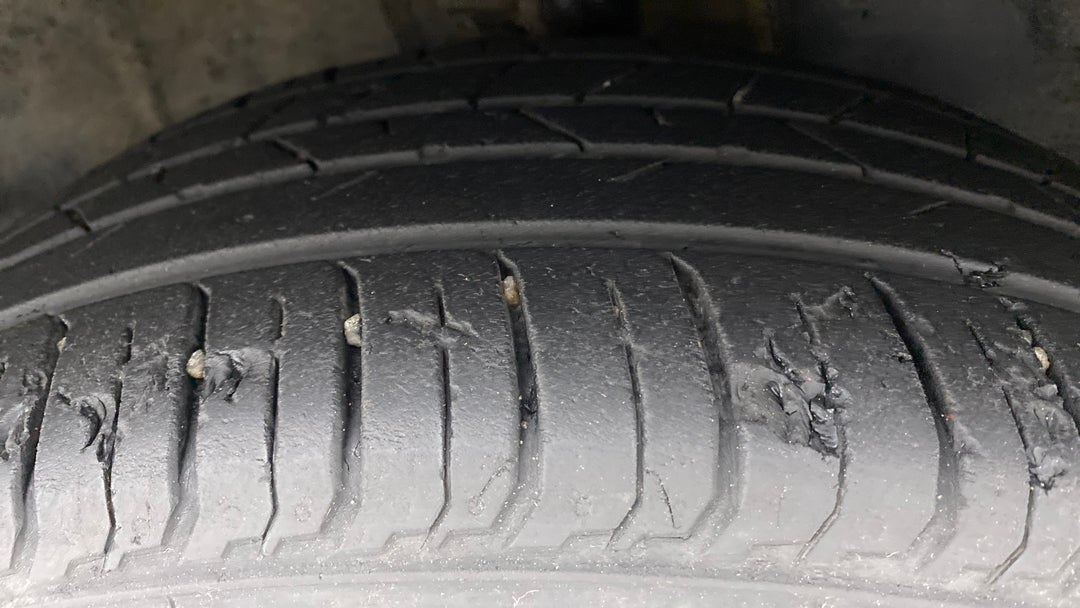 Right Front Tyre Tread