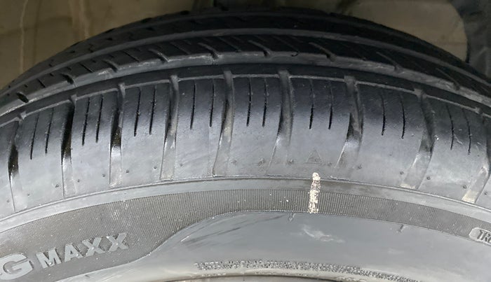 2018 Maruti Swift VXI D, Petrol, Manual, 35,220 km, Right Front Tyre Tread