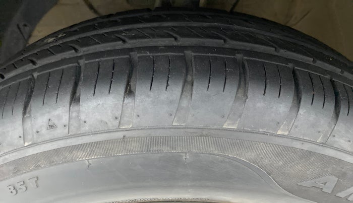 2018 Maruti Swift VXI D, Petrol, Manual, 35,220 km, Left Front Tyre Tread