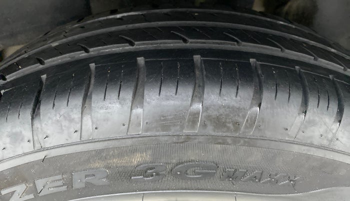 2018 Maruti Swift VXI D, Petrol, Manual, 35,220 km, Left Rear Tyre Tread