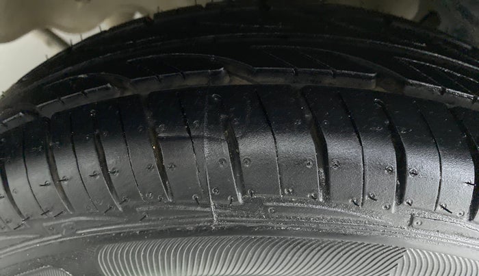 2018 Maruti Alto 800 LXI, Petrol, Manual, 39,576 km, Left Front Tyre Tread