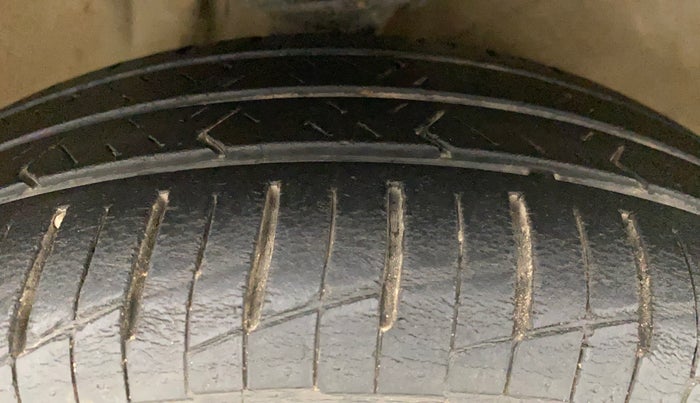 2012 Maruti Alto LXI, Petrol, Manual, 62,334 km, Right Front Tyre Tread