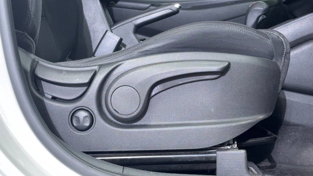 2016 Hyundai Tucson Active (fwd), Automatic, 130154 km, Drivers Side Adjustment Panel