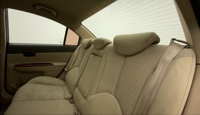 2010 Hyundai Verna TRANSFORM 1.6 SX VTVT, Petrol, Manual, 68,953 km, Right Side Rear Door Cabin