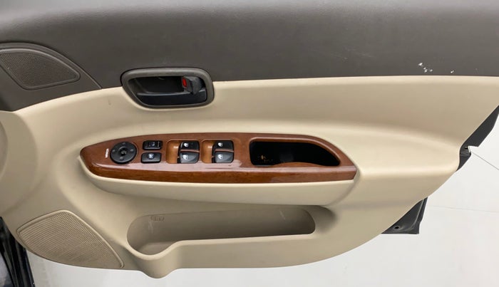 2010 Hyundai Verna TRANSFORM 1.6 SX VTVT, Petrol, Manual, 68,953 km, Driver Side Door Panels Control
