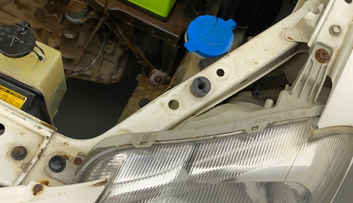 2013 Toyota Etios G, Petrol, Manual, 81,850 km, Left headlight - Clamp has minor damage
