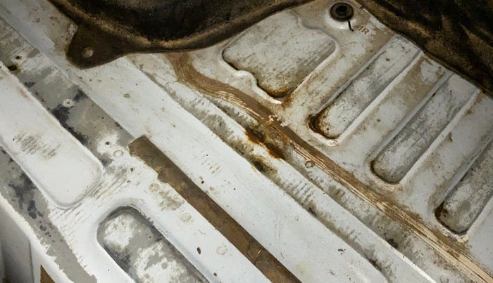 2013 Toyota Etios G, Petrol, Manual, 81,850 km, Boot floor - Slight discoloration