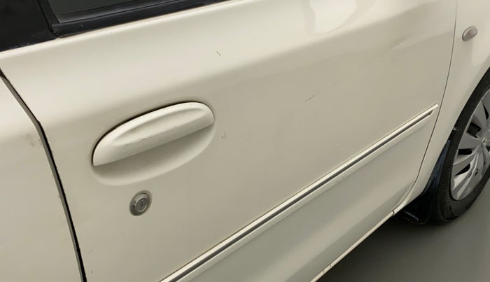 2013 Toyota Etios G, Petrol, Manual, 81,850 km, Driver-side door - Paint has faded