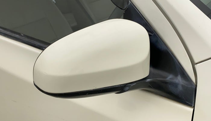 2013 Toyota Etios G, Petrol, Manual, 81,850 km, Right rear-view mirror - Mirror movement not proper