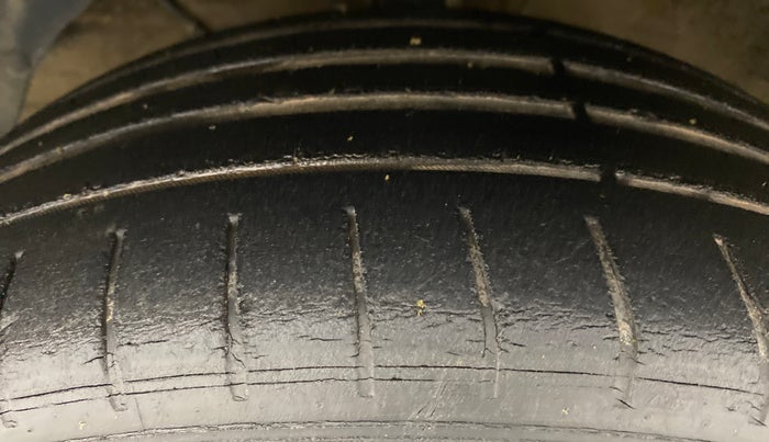 2017 Maruti Baleno ALPHA CVT PETROL 1.2, Petrol, Automatic, 41,793 km, Left Front Tyre Tread