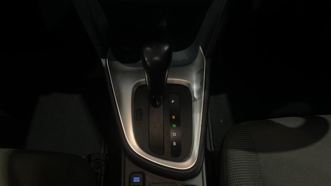 2023 Toyota Yaris Cross Gx Hybrid, Automatic, 53727 km, Gear Lever 