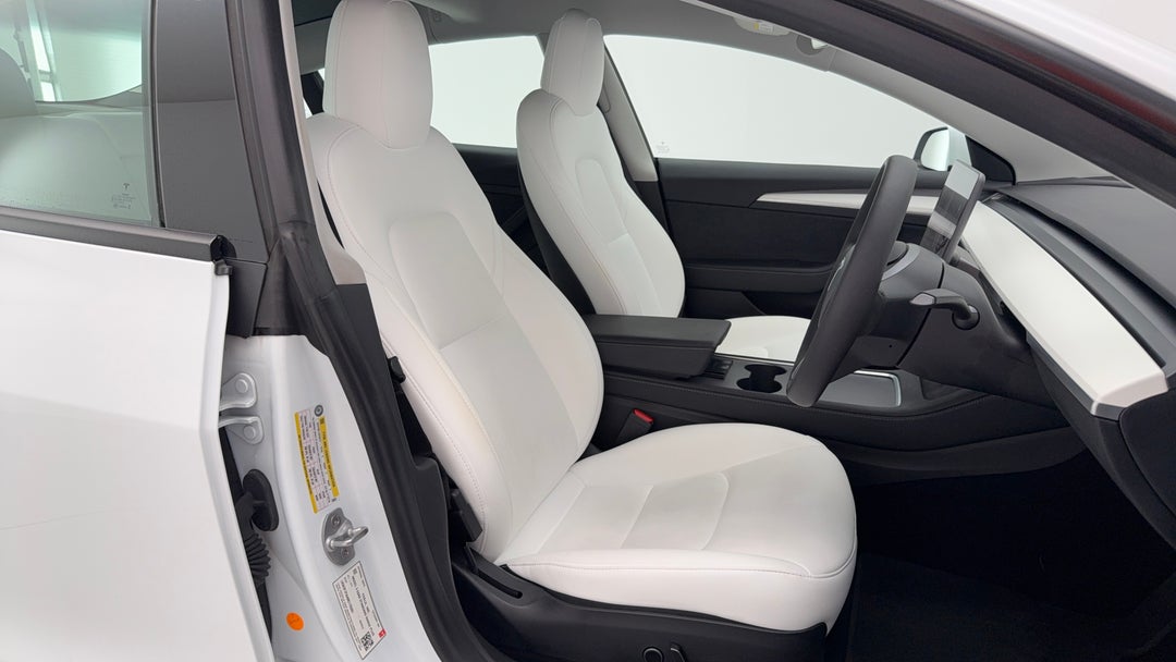 2021 Tesla Model 3 Standard Range Plus RWD, Automatic, 35875 km, Right Side Front Door Cabin View