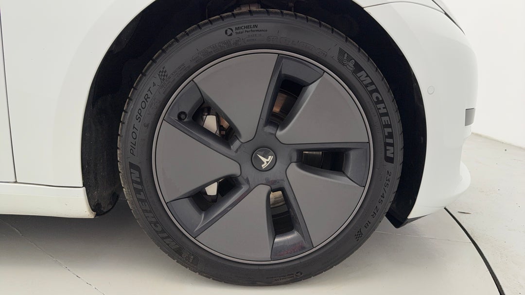 2021 Tesla Model 3 Standard Range Plus RWD, Automatic, 35875 km, Right Front Wheel