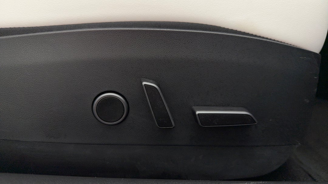 2021 Tesla Model 3 Standard Range Plus RWD, Automatic, 35875 km, Drivers Side Adjustment Panel