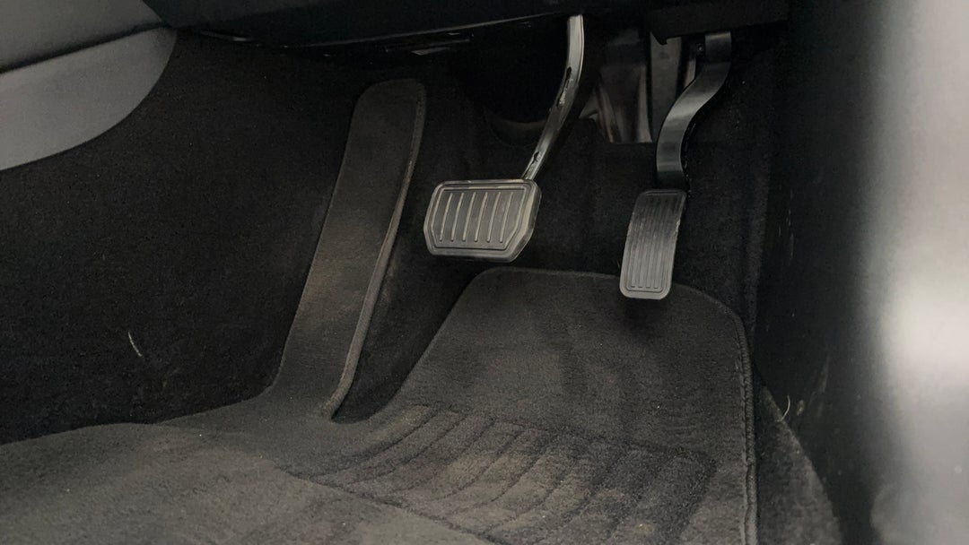 2021 Tesla Model 3 Standard Range Plus RWD, Automatic, 35875 km, Pedals and Footmat