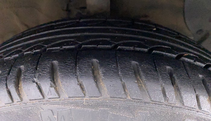 2017 Hyundai Xcent E PLUS, Petrol, Manual, 57,654 km, Right Front Tyre Tread