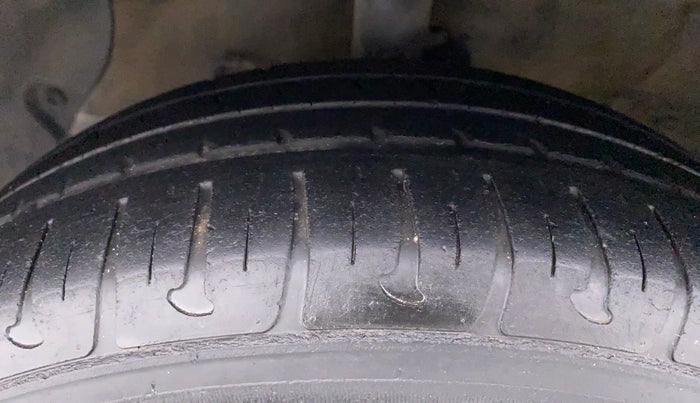 2017 Hyundai Xcent E PLUS, Petrol, Manual, 57,654 km, Left Front Tyre Tread