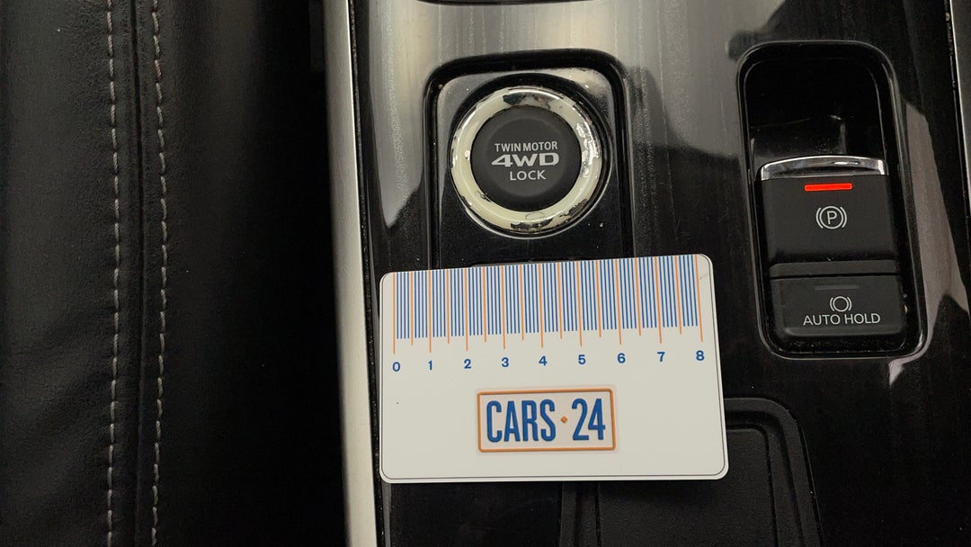 2017 Mitsubishi Outlander Ls Phev, Automatic, 140798 km, Center Console Wear