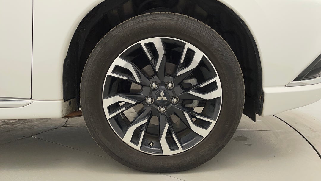 2017 Mitsubishi Outlander Ls Phev, Automatic, 140798 km, Right Front Wheel