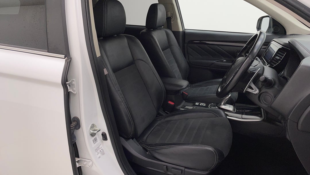 2017 Mitsubishi Outlander Ls Phev, Automatic, 140798 km, Right Side Front Door Cabin View