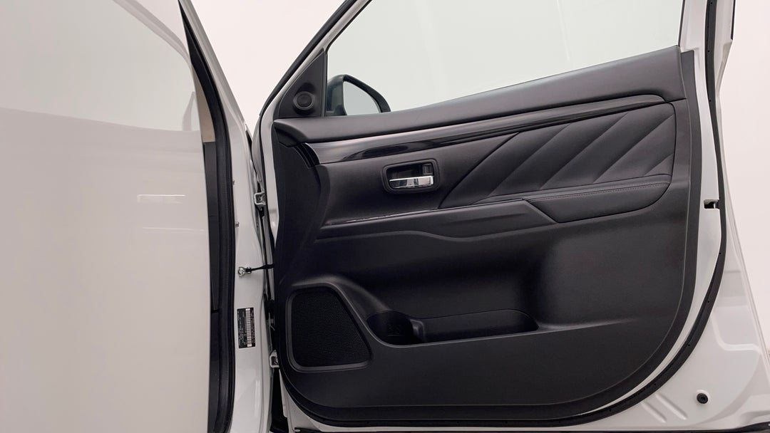 2017 Mitsubishi Outlander Ls Phev, Automatic, 140798 km, Speaker View