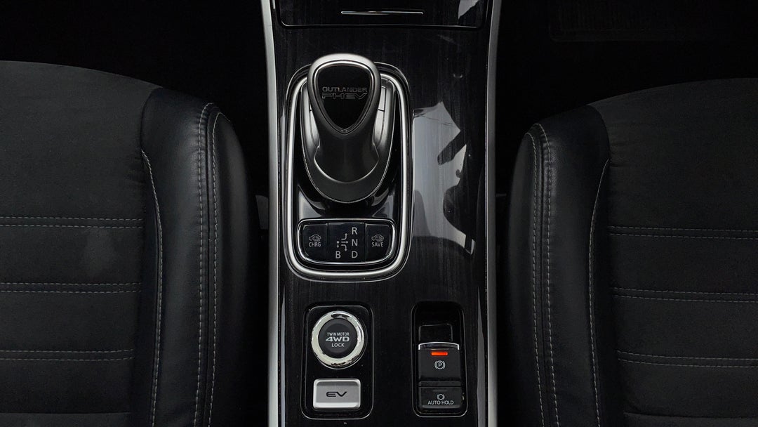 2017 Mitsubishi Outlander Ls Phev, Automatic, 140798 km, Gear Lever 