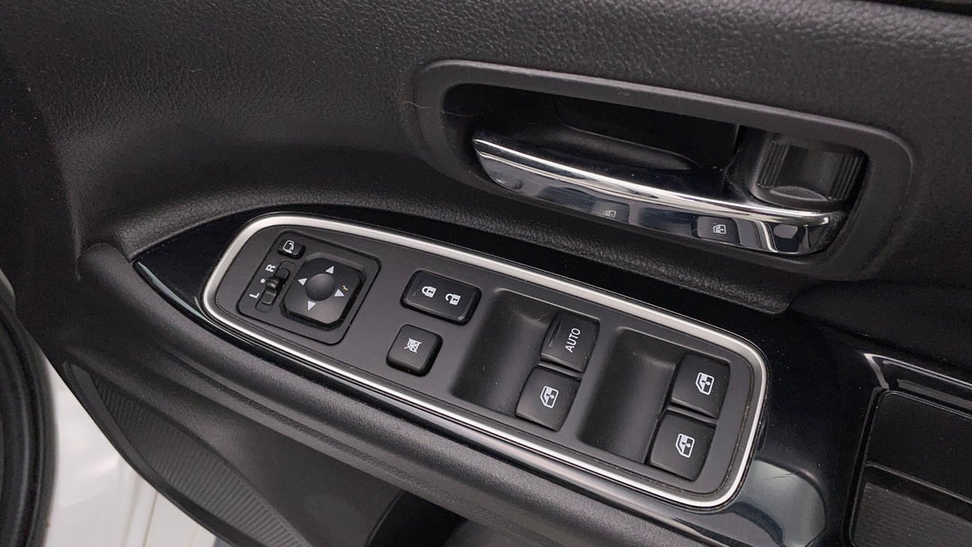2017 Mitsubishi Outlander Ls Phev, Automatic, 140798 km, Drivers Side Door Panel Controls