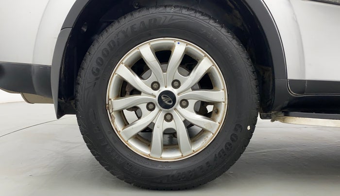 2018 Mahindra XUV500 W9 AT, Diesel, Automatic, 61,562 km, Right Rear Wheel