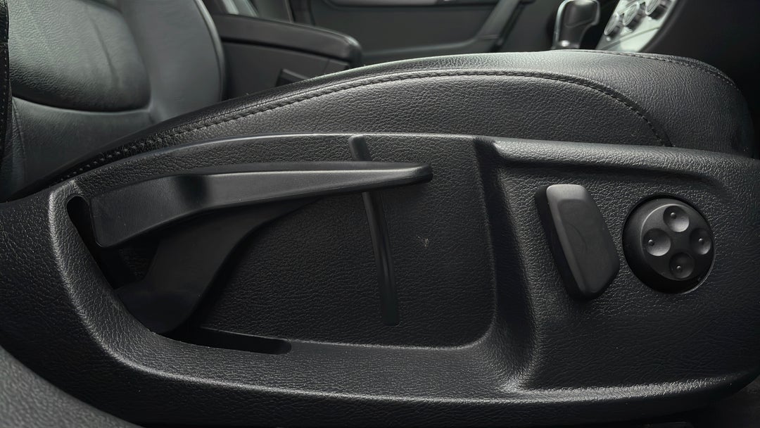 2014 Volkswagen Passat 118 Tsi, Automatic, 111884 km, Drivers Side Adjustment Panel