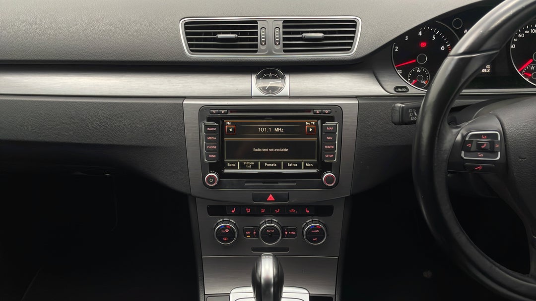 2014 Volkswagen Passat 118 Tsi, Automatic, 111884 km, Center Console