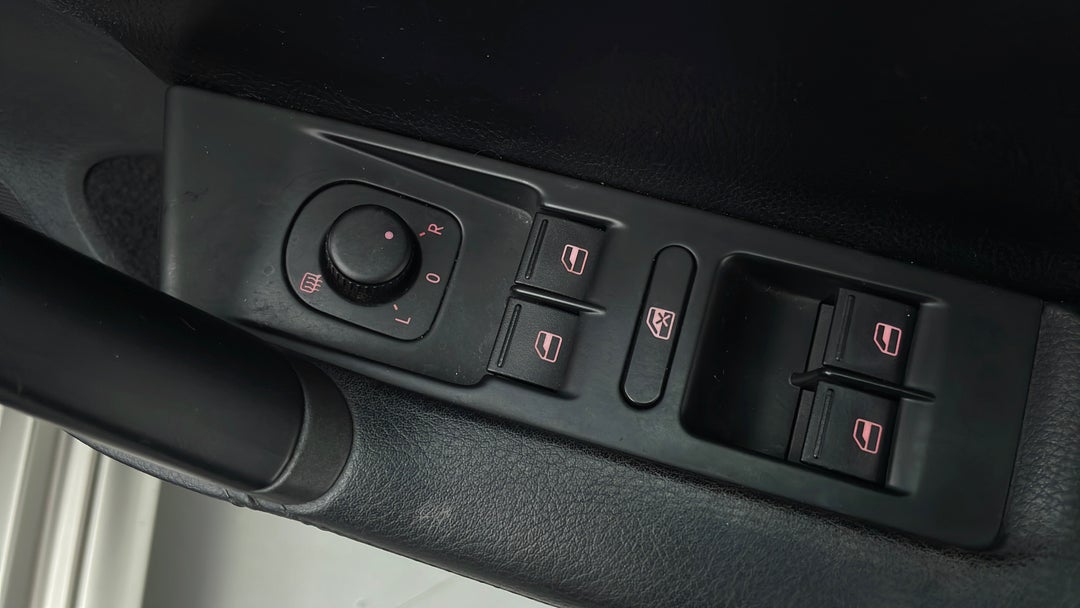 2014 Volkswagen Passat 118 Tsi, Automatic, 111884 km, Drivers Side Door Panel Controls